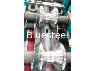 PLC-besturingssysteem Beschermingsrail rollenvormende machine ±1mm Precision Tolerance