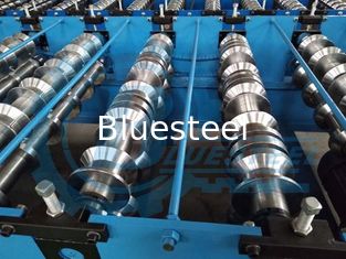 45 Stalen rolmachine voor het vormen van metalen dakrollen met een dikte van 0,3-0,8 mm