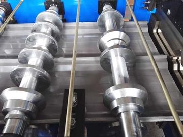 Max 15m/min Fast Standing Seam Roll Forming Machine 7.5m*1.2m*1.5m Voor het vormen van dakpanelen